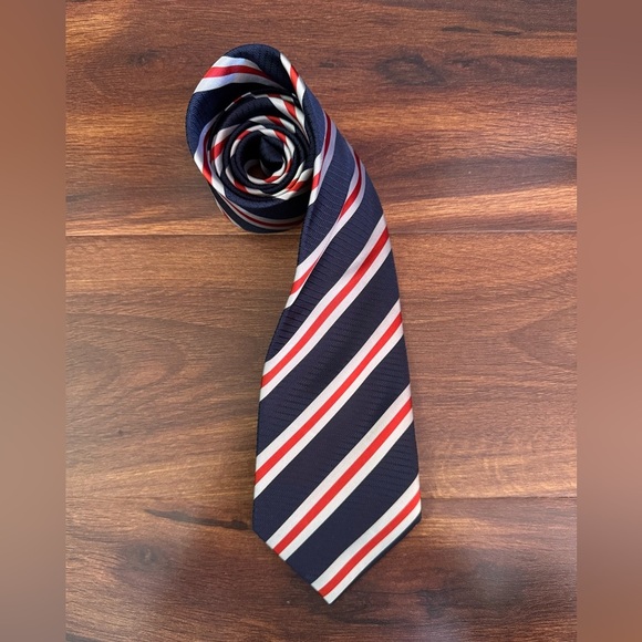 FOSSIL 100% Silk Classic Blue and Red Striped Tie for Formal Occasions - Picture 1 of 8
